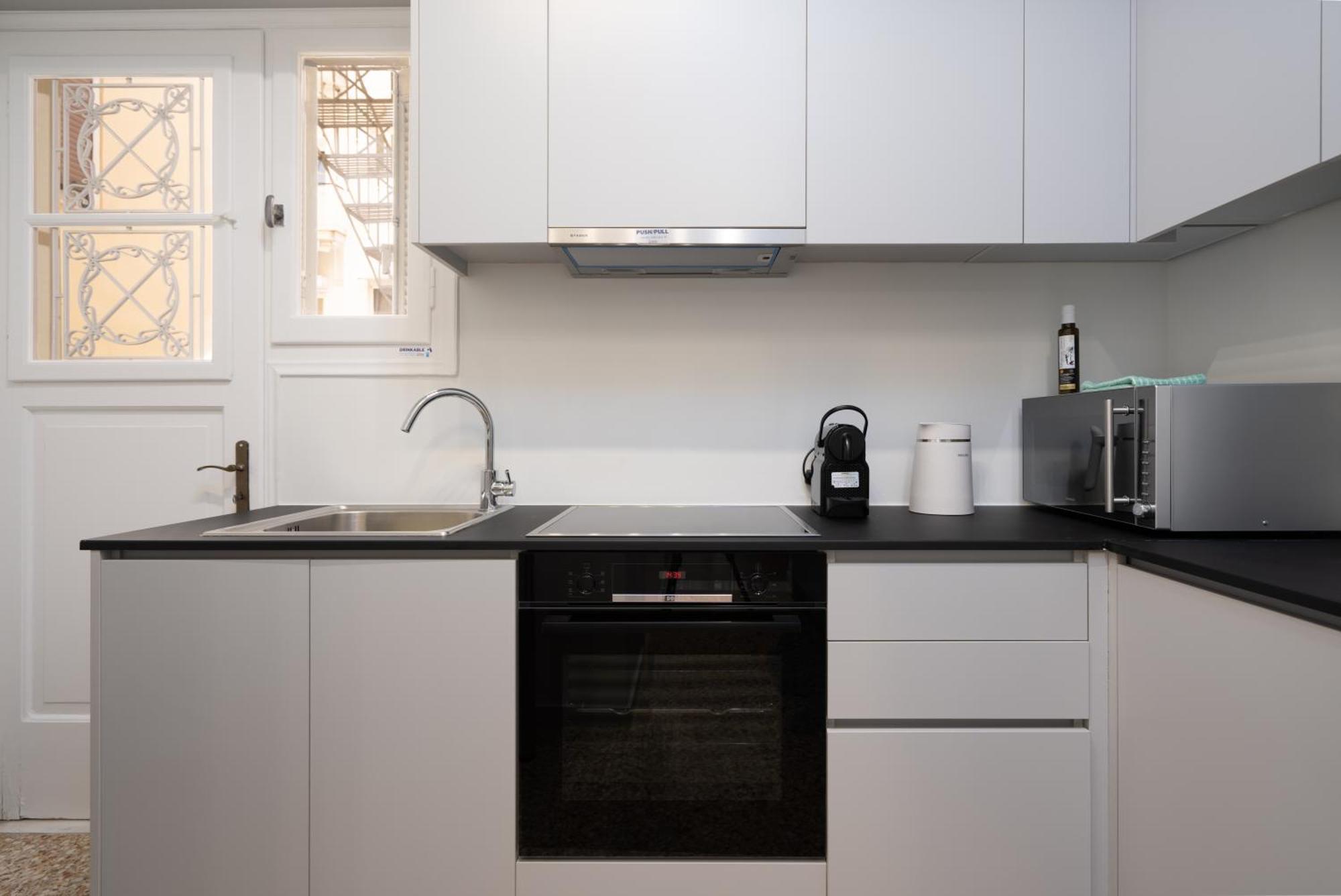 Appartamento Metroscape Retreat Nearby Metro Station Atene Esterno foto
