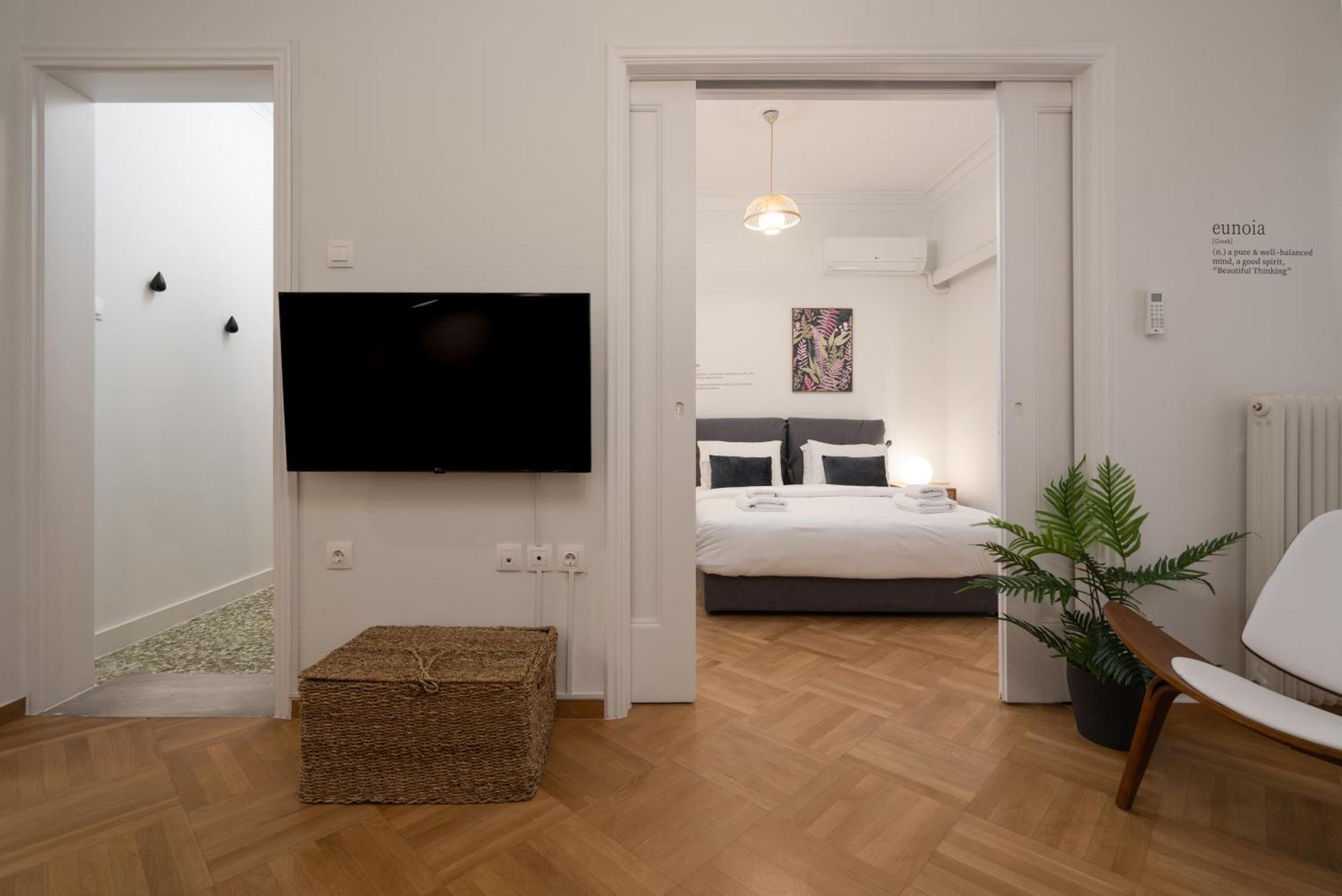 Appartamento Metroscape Retreat Nearby Metro Station Atene Esterno foto