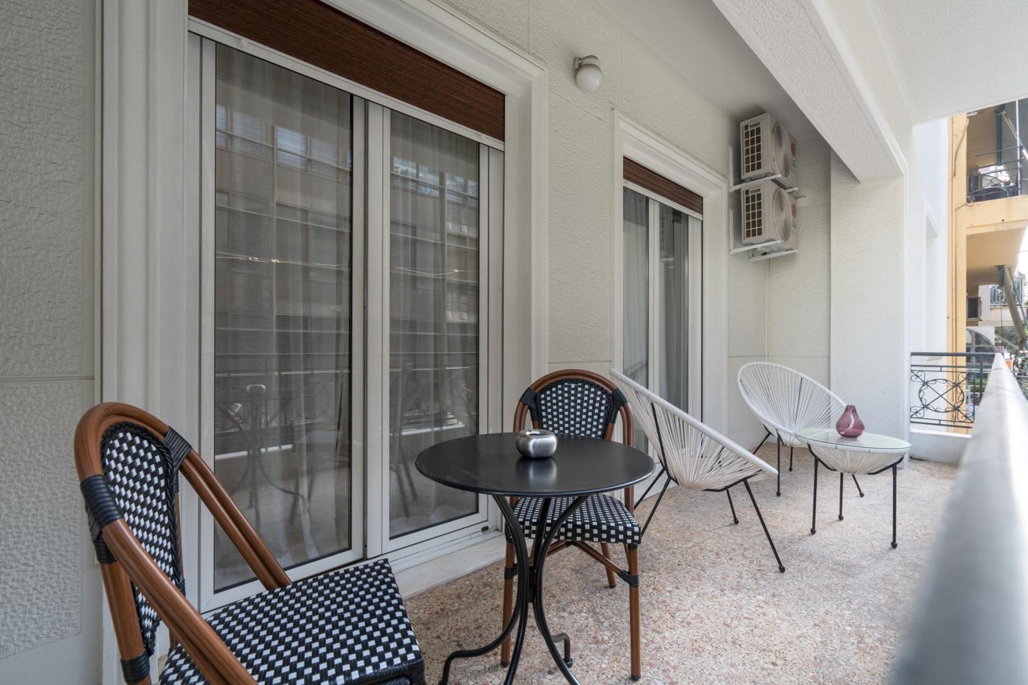 Appartamento Metroscape Retreat Nearby Metro Station Atene Esterno foto